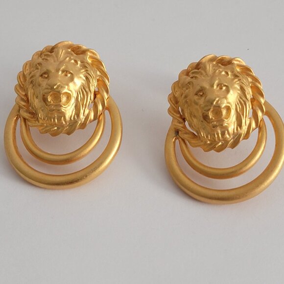 Vintage Goldtone Lion Door Knocker Style Screw-back Earrings - Picture 8 of 10